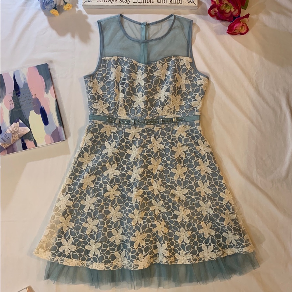 Dress - Picture 2 of 7